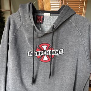 VINTAGE HOODIE SWEATSHIRT INDEPENDENT TRUCK CO IRON CROSS GRAY RED MEDIUM NICE